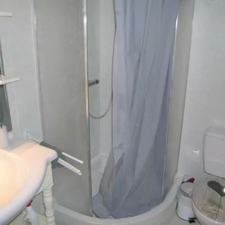 House - Grande Maison - Piscine- Wifi- Proche Plage Et Centre -acces Direct A La Piste Cyclable- *