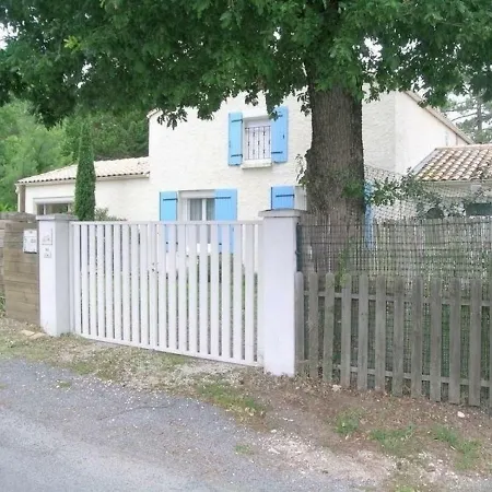 House - Grande Maison - Piscine- Wifi- Proche Plage Et Centre -acces Direct A La Piste Cyclable- Ferienhaus