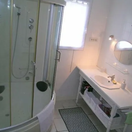 Ferienhaus House - Grande Maison - Piscine- Wifi- Proche Plage Et Centre -acces Direct A La Piste Cyclable- La Tremblade